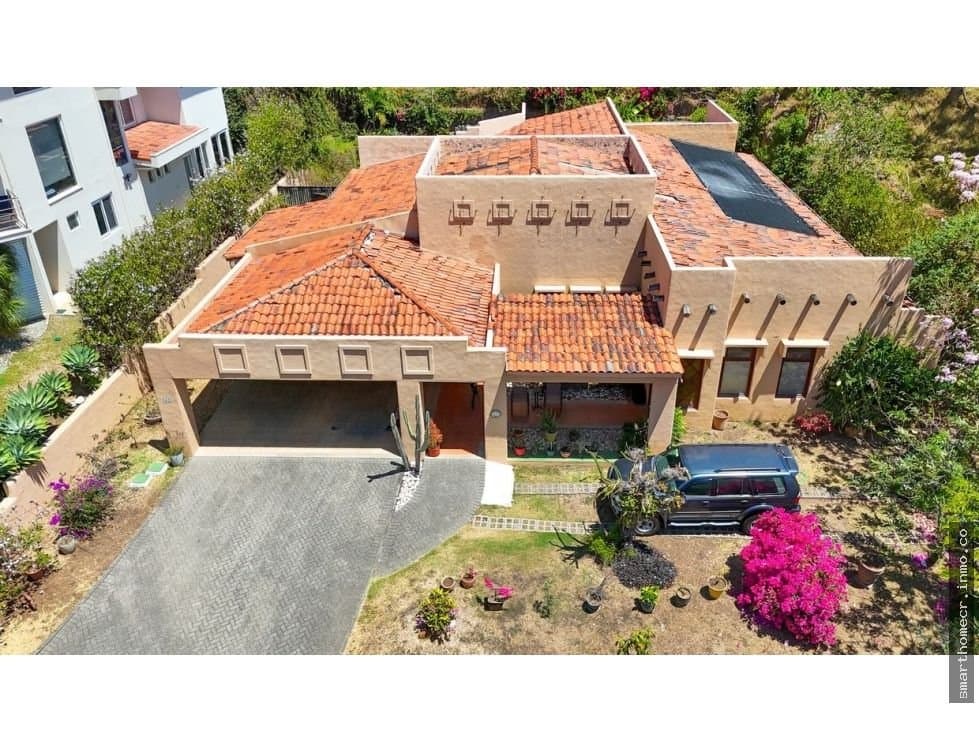 Venta de casa con piscina en cerro real, escazú