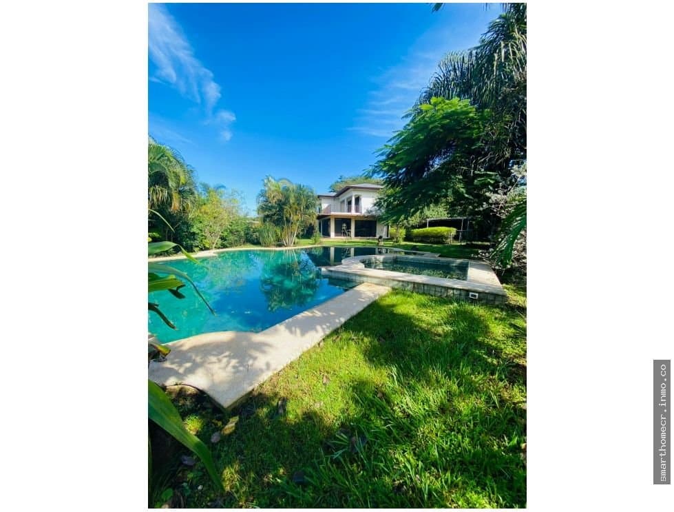 Venta de casa principal y casa de huéspedes,guacima