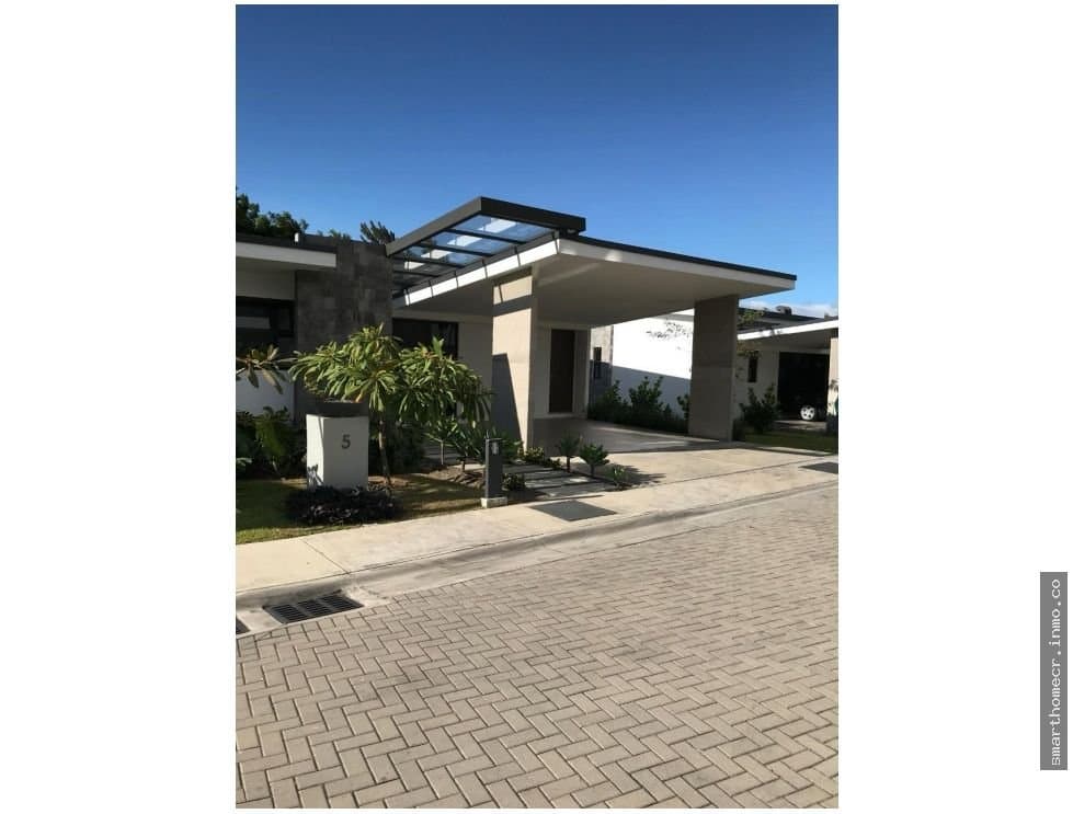 Se vende / alquila amplia casa en laureles de escazu