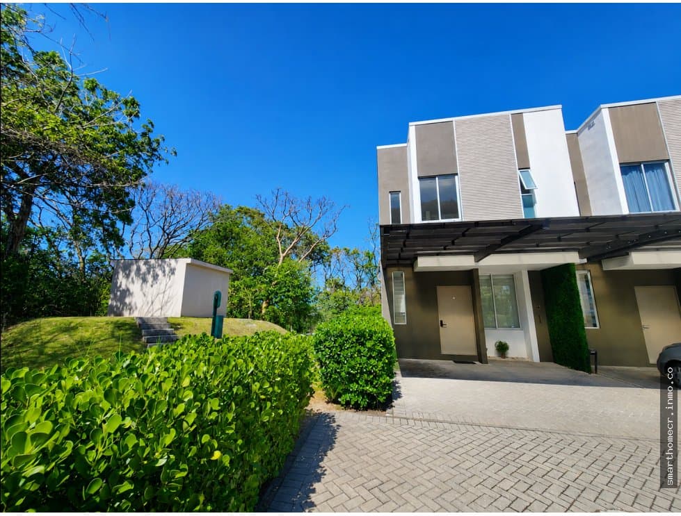 Alquiler de casa en condominio vistas santa ana