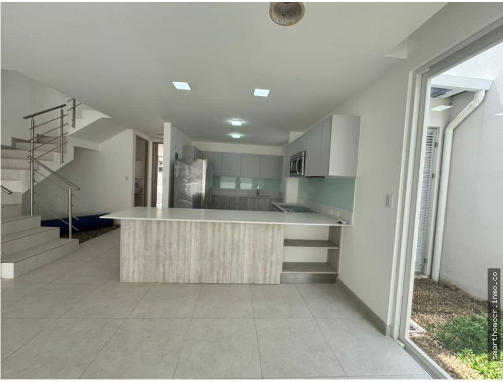 Alquiler de casa en condominio en río oro, santa ana