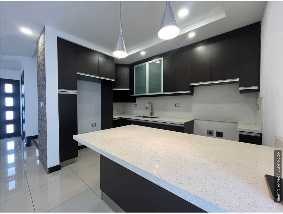 Se alquila townhouse río oro, santa ana