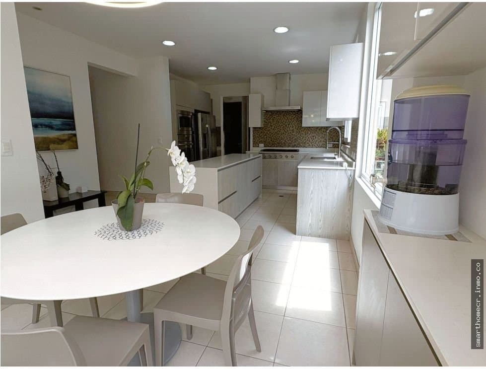 Alquiler / venta casa en condominio exclusivo en escazú