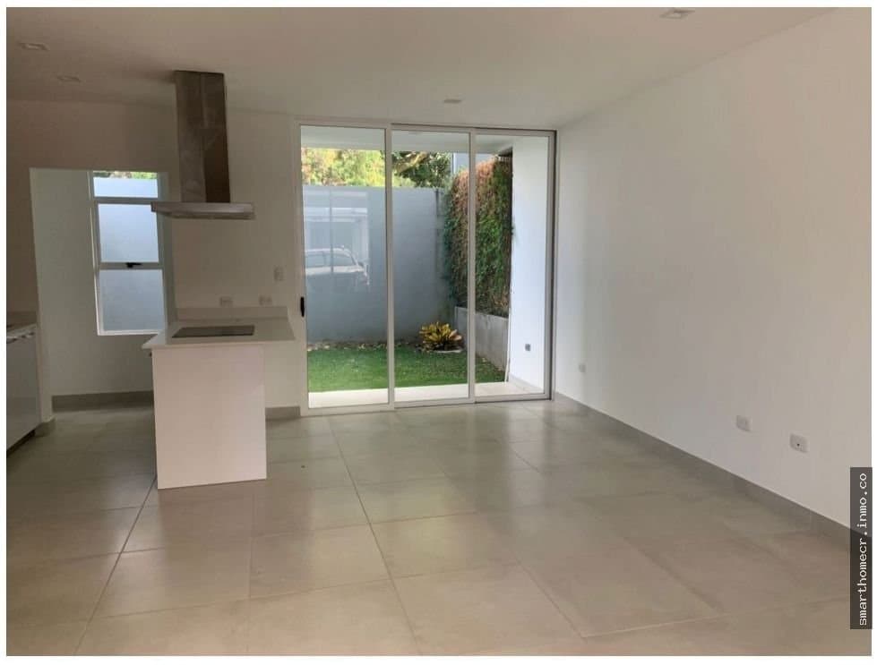 Alquiler de casa en condominio en piedades