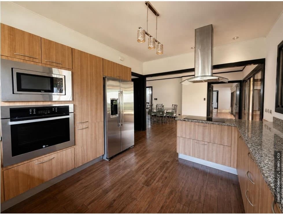 Venta / alquiler de casa en bosques de lindora