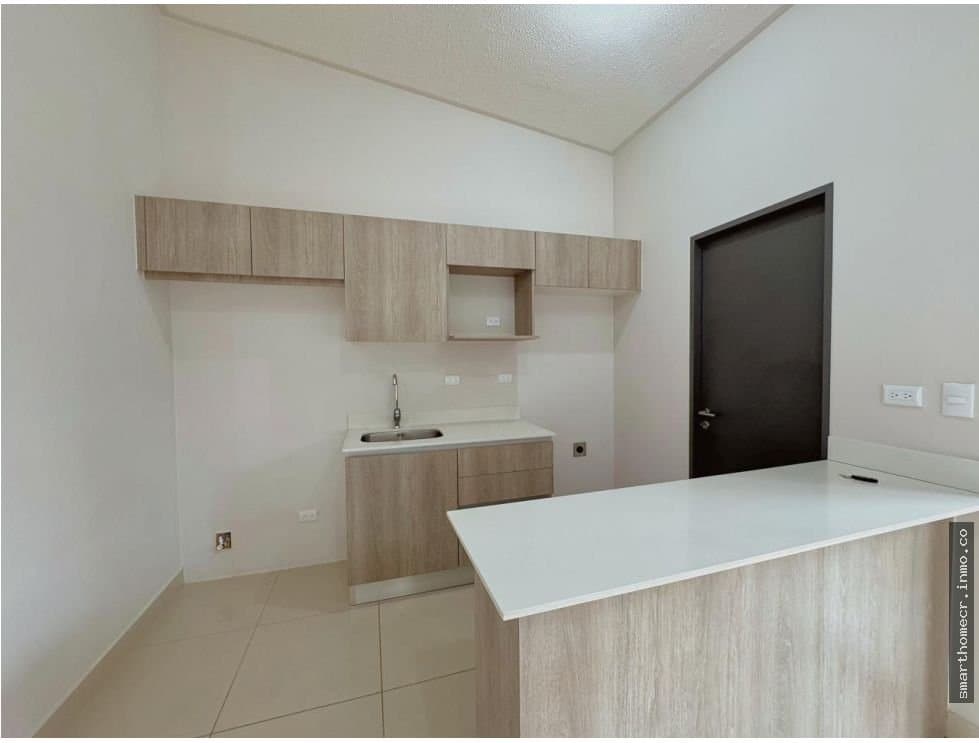 Alquiler de casa en condominio en lindora