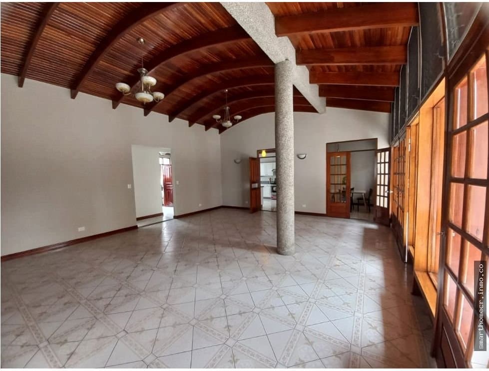 Se alquila casa independiente en san rafael de escazú