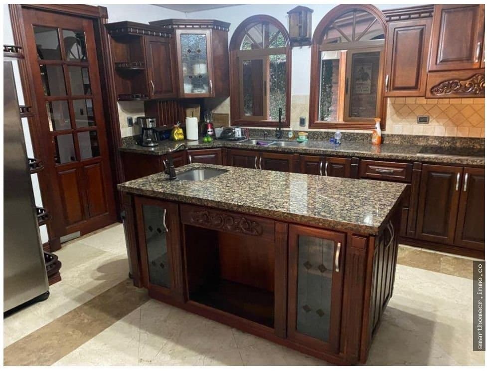 Alquiler y venta de casa en villa real, santa ana