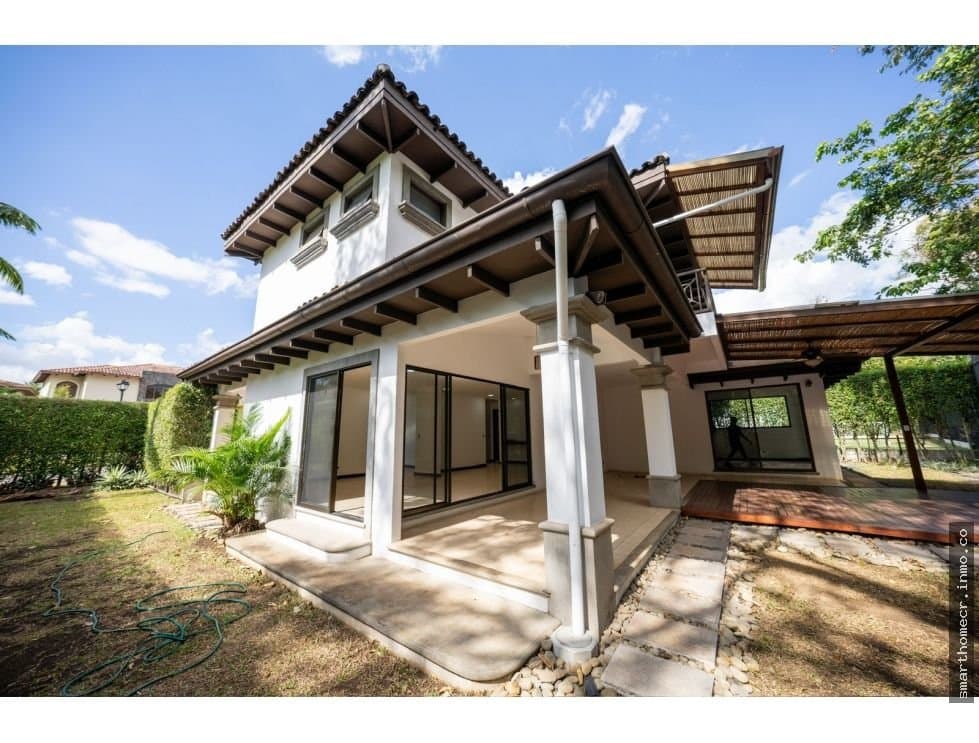 Casa en alquiler en santa ana, hacienda lindora