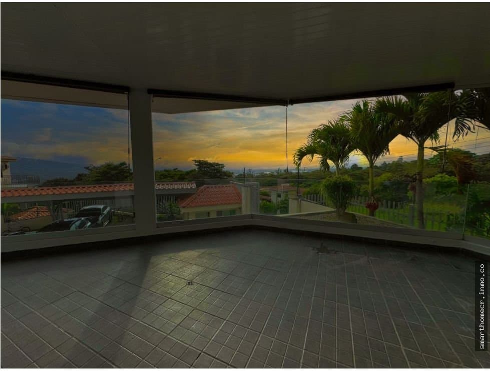 Alquiler de amplio apartamento en guachipelín - loma real