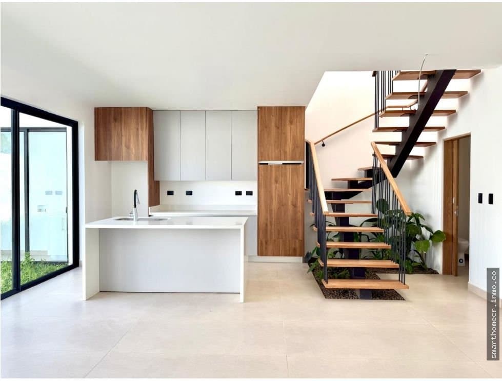 Venta de casa moderna en condominio, escazú