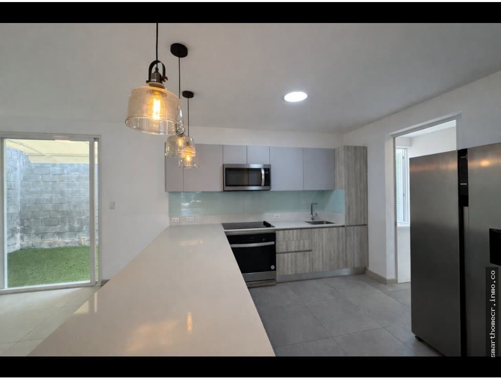 Alquiler de casa en condominio, santa ana