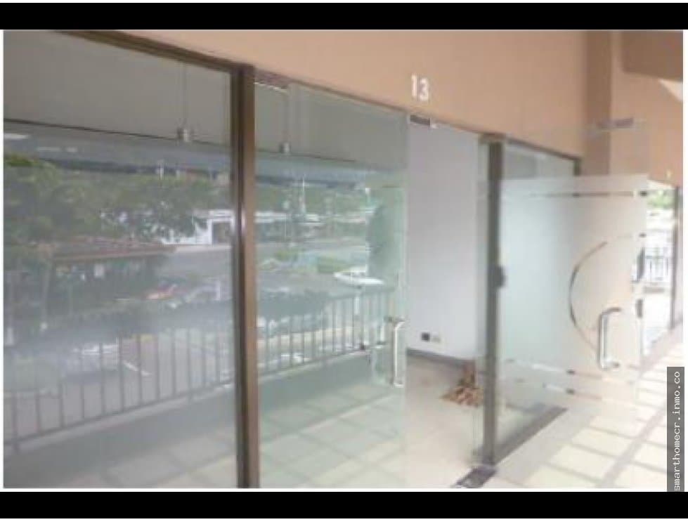 Se alquila local en escazu