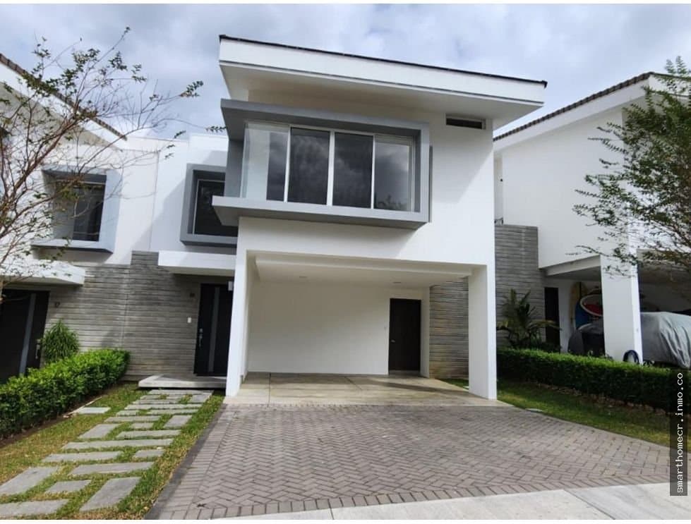 Alquiler de casa en condominio bello horizonte