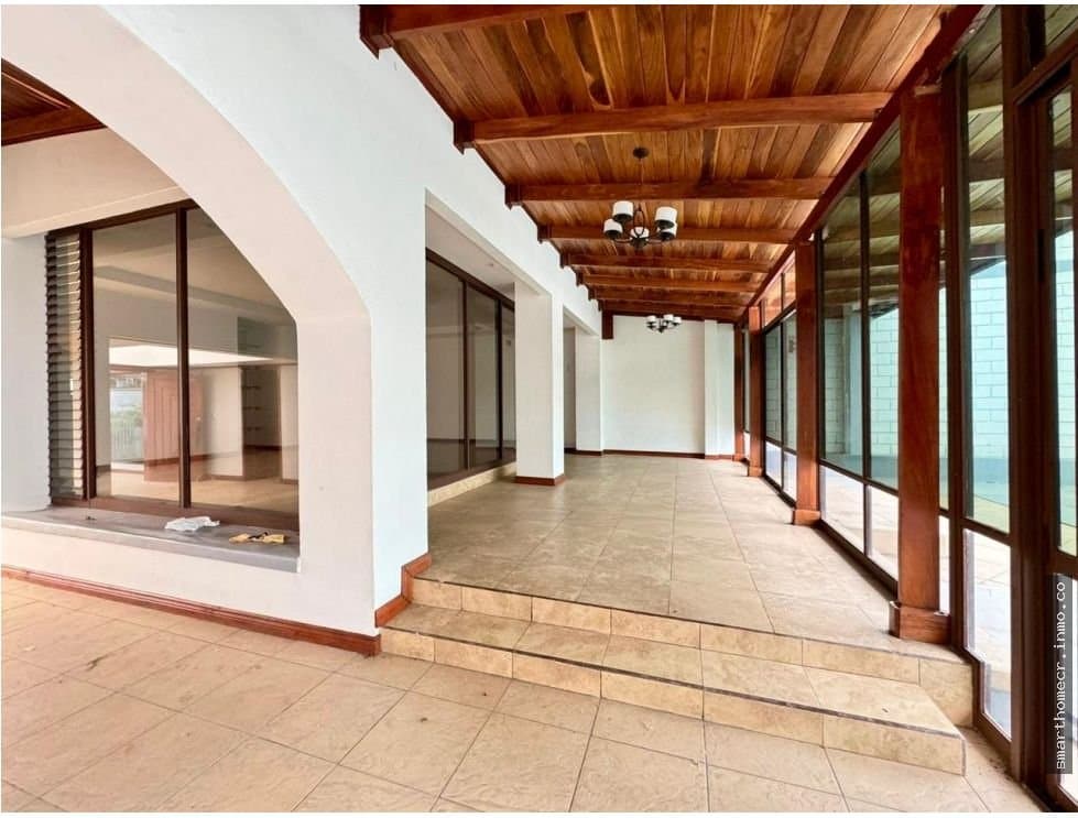 Se vende casa en guachepelin de escazú