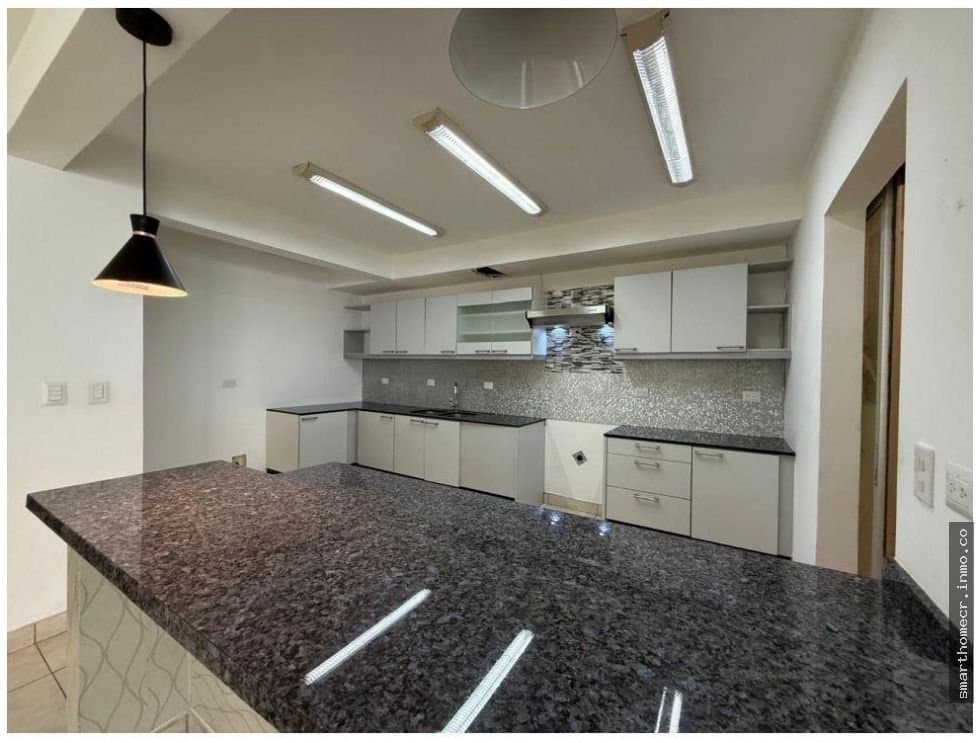 Alquiler de casa en condominio hacienda barcelona