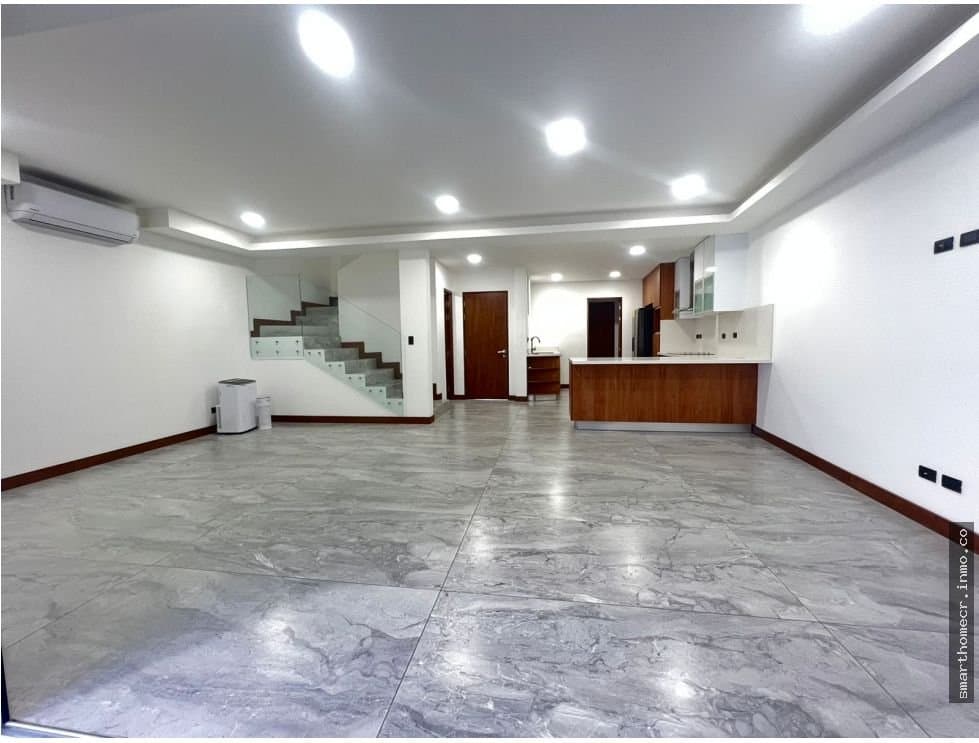 Se alquila casa en condominio en escazú