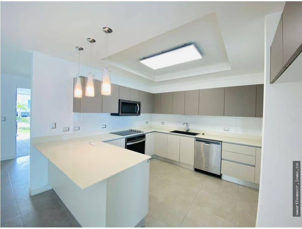Alquiler de casa en condominio source living, guachipelín, escazú