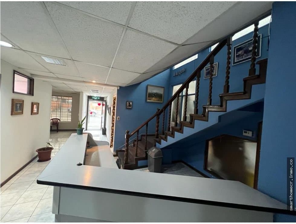 SE VENDE EDIFICIO CON OFICINAS EN PASEO COLON ( Ideal para inversion)