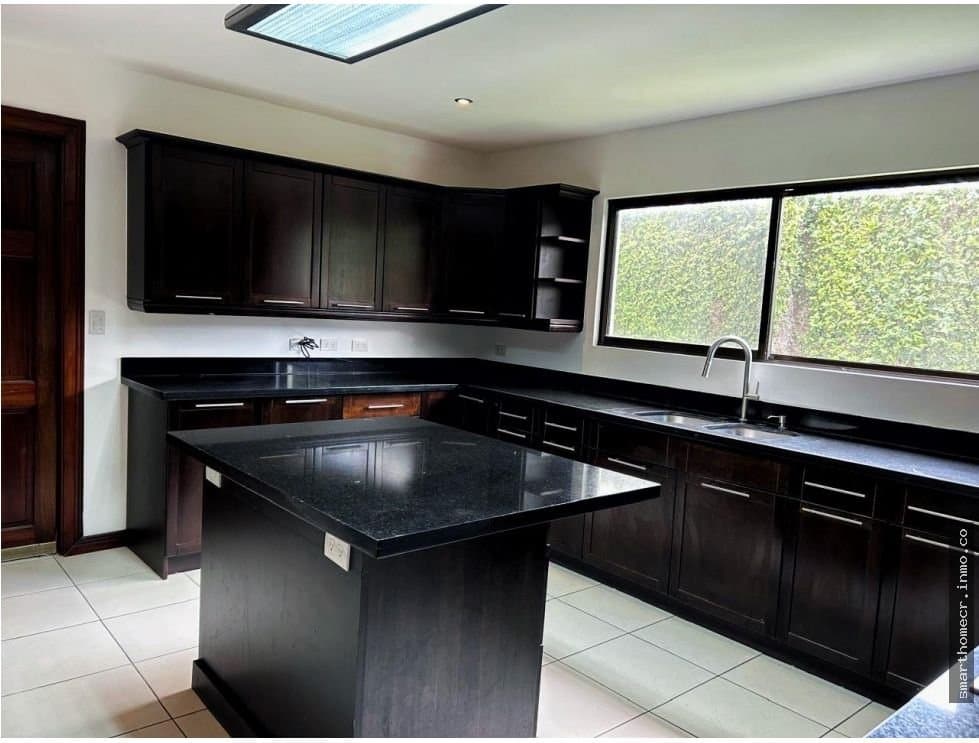 Se vende casa en condominio en santa ana