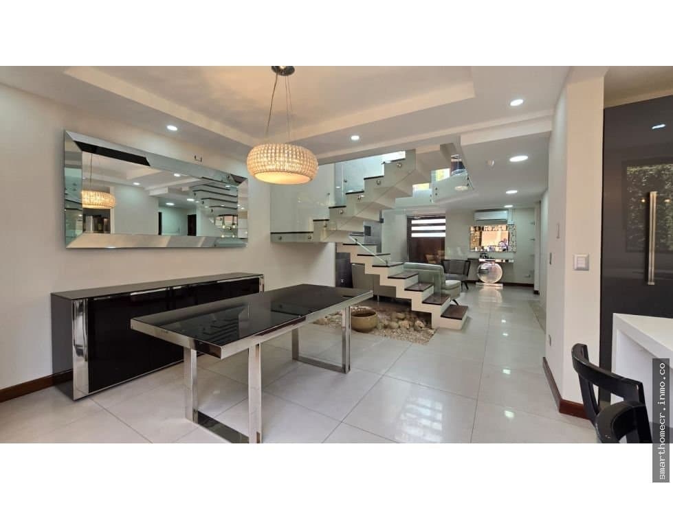 Alquiler de casa en condominio santa ana