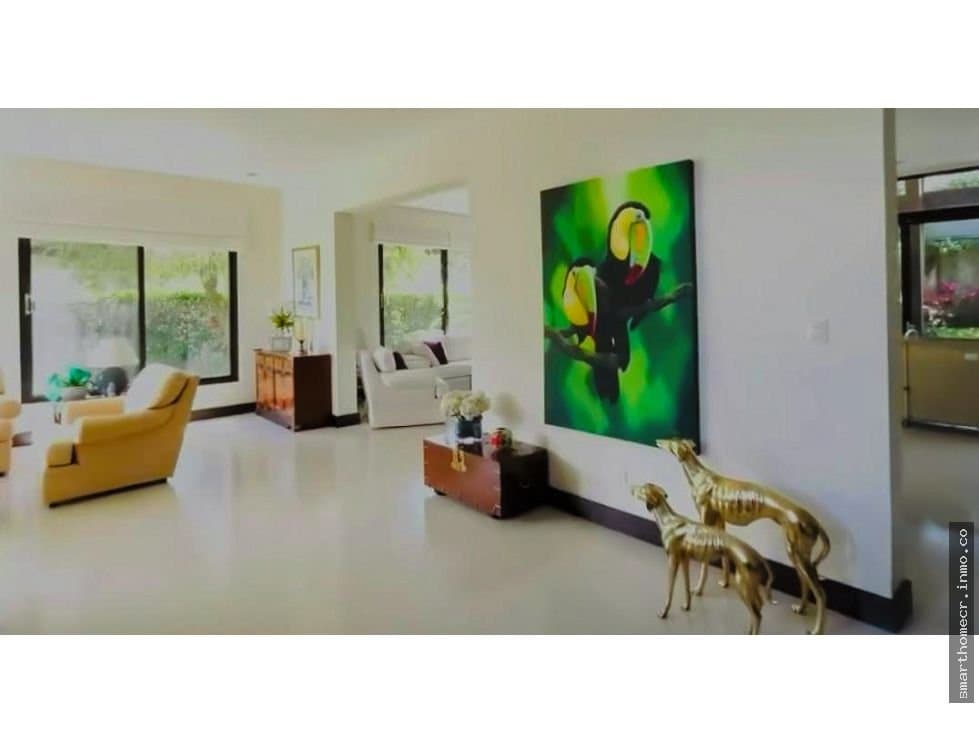 Venta de casa contemporánea con piscina - santa ana