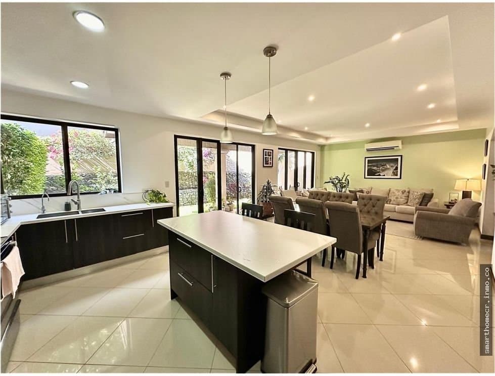 Alquiler o venta casa en condominio en guachipelín