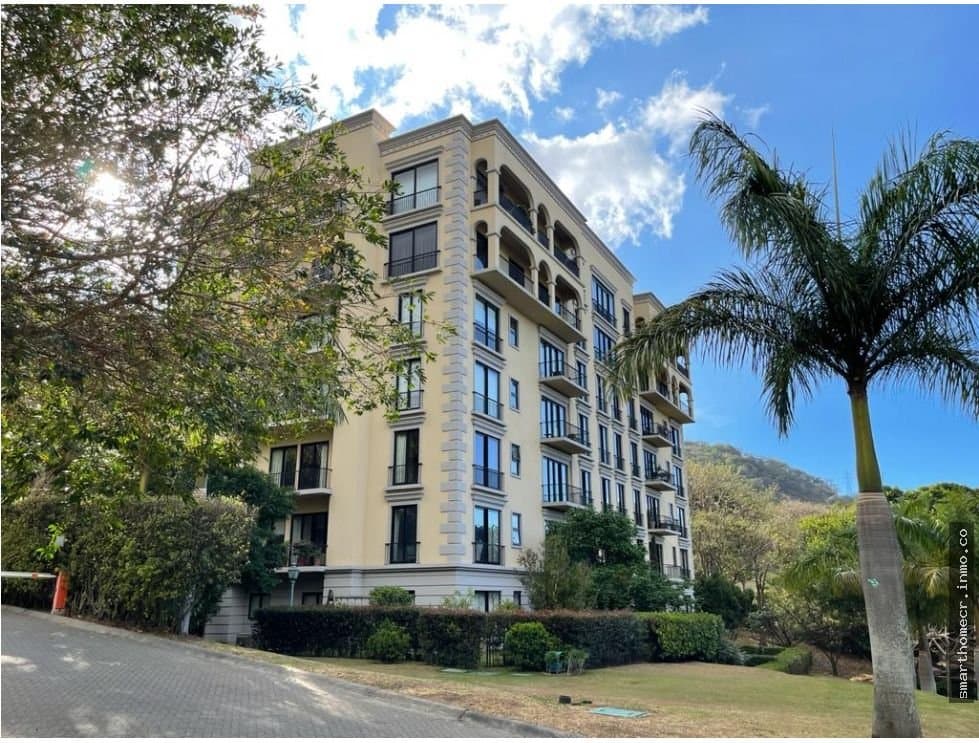 Venta de apartamento en condominio acrópolis