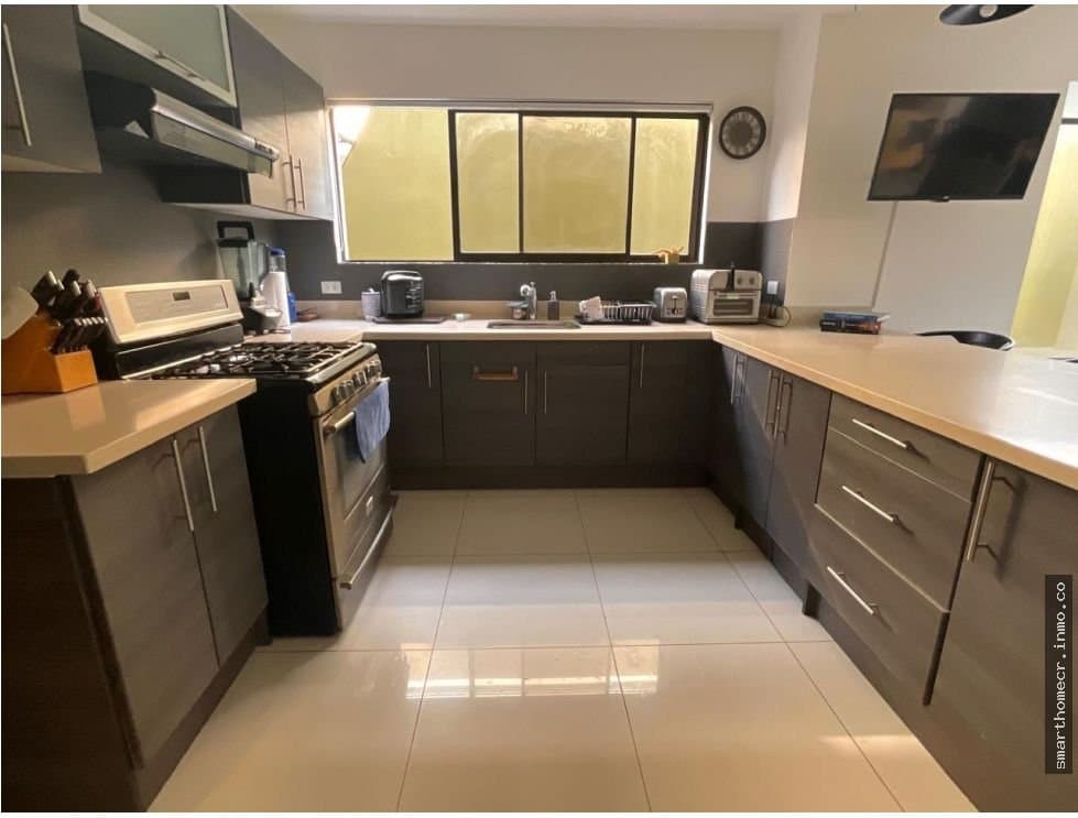 Venta de casa en condominio almería