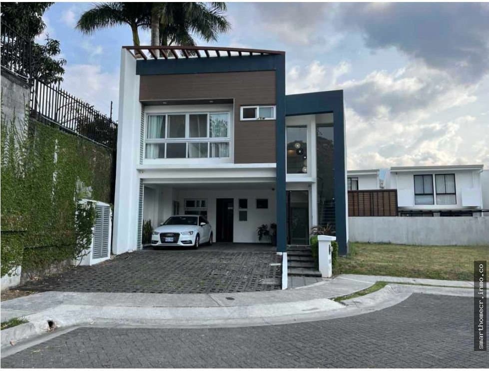 Alquiler de casa en exclusivo condominio, santa ana