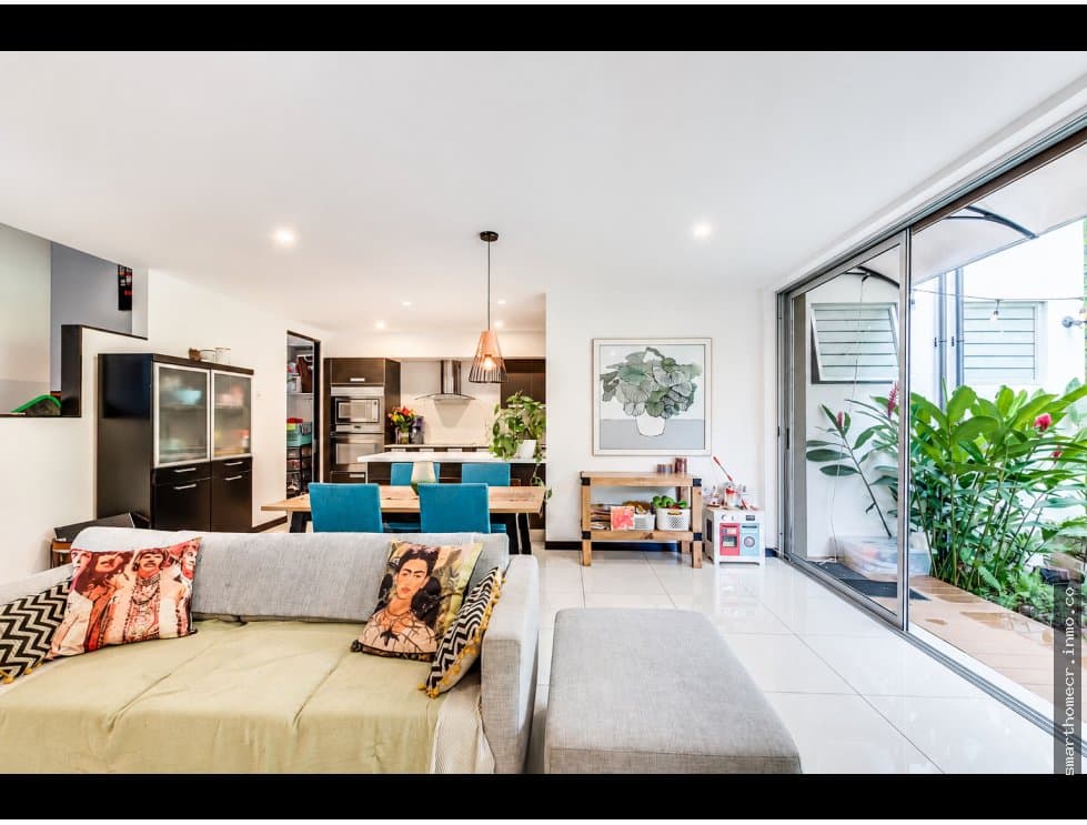 Venta de casa en condominio, en santa ana