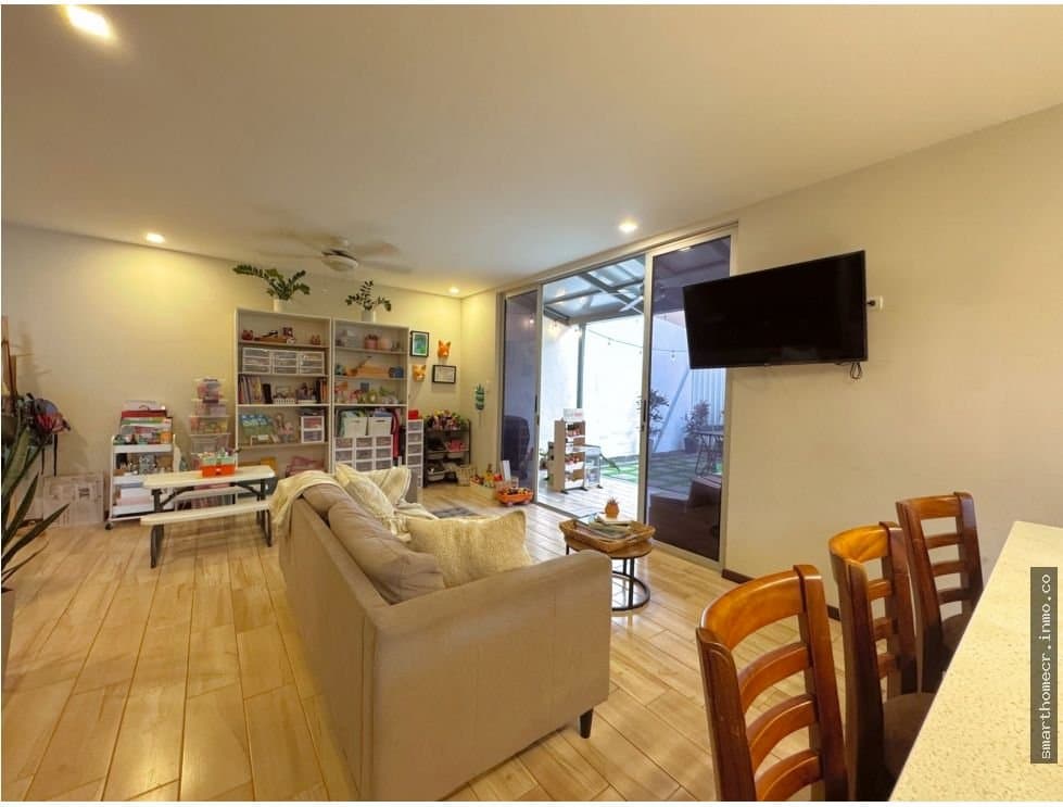 Venta de casa en condominio en santa ana