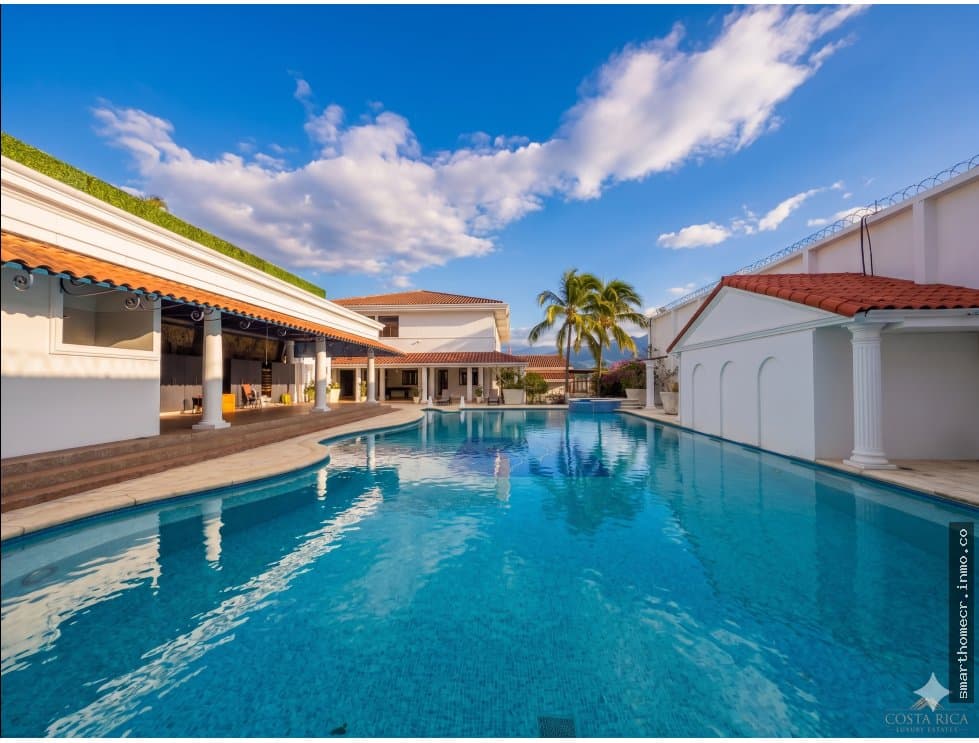 Venta / alquiler de casa amueblada independiente en cariari, heredia