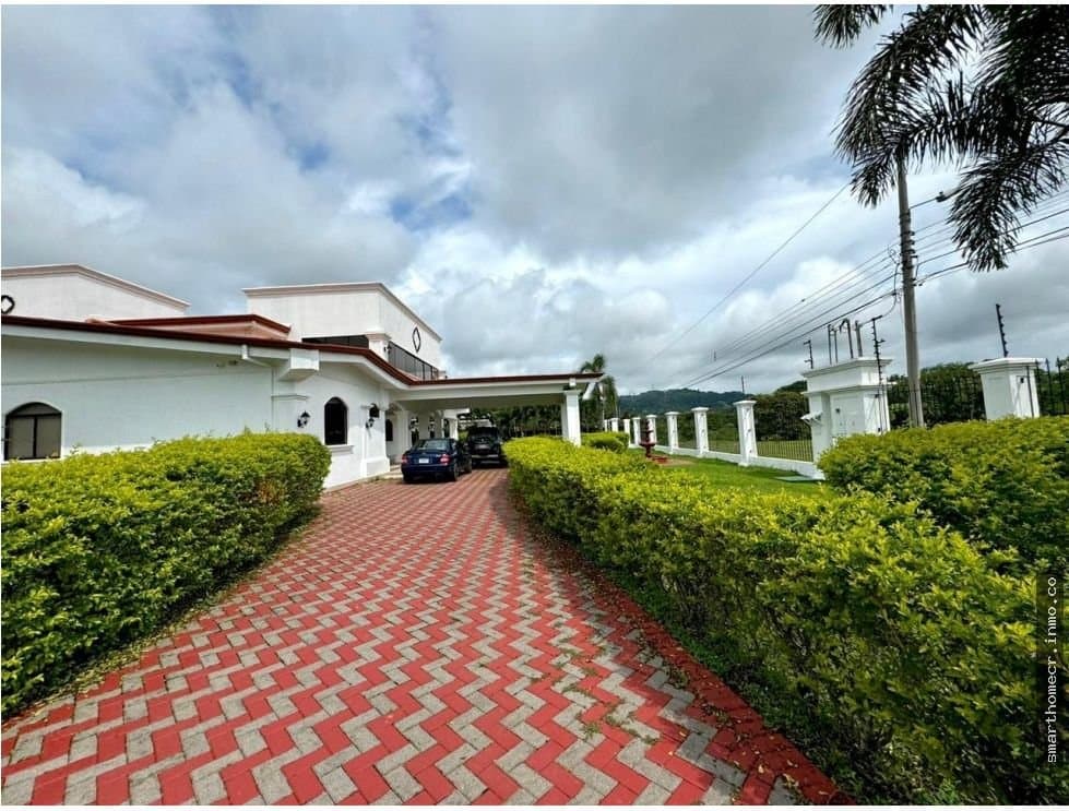 Se vende o se alquila casa en la guácima