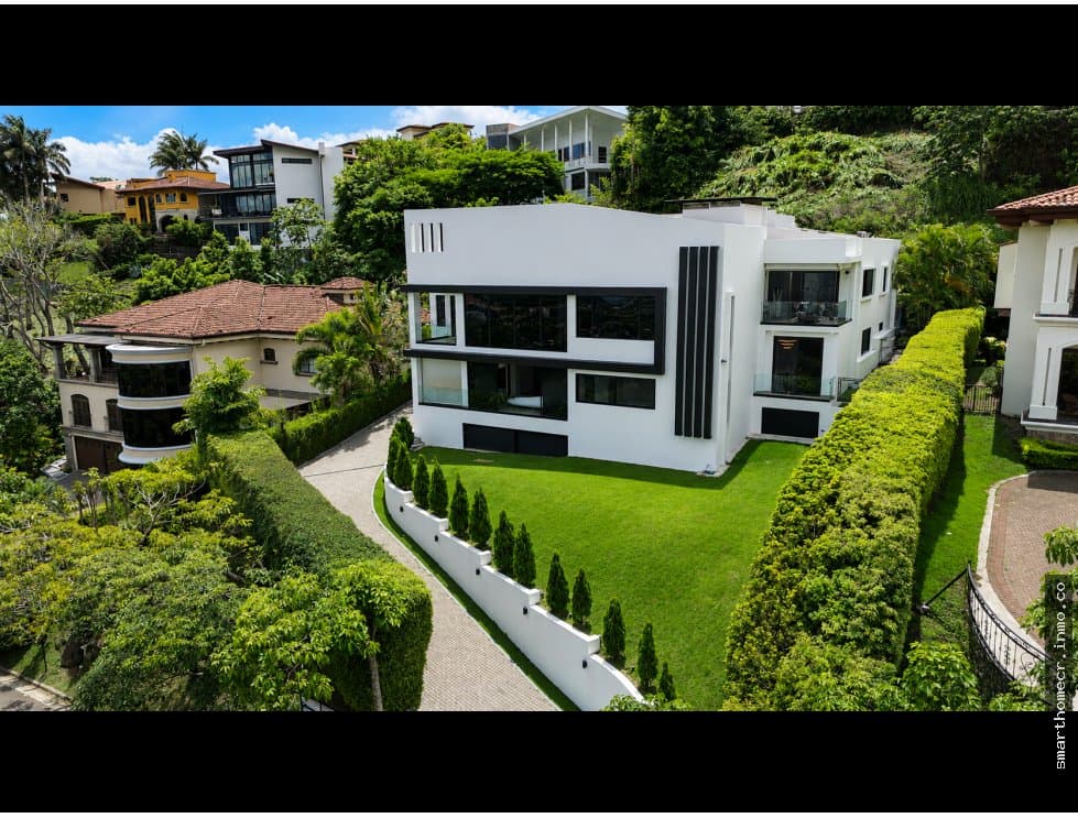 Venta de casa de lujo en villa real, santa ana
