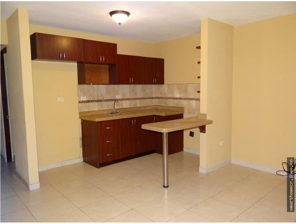 Se alquila apartamento en residencial pozos santa ana