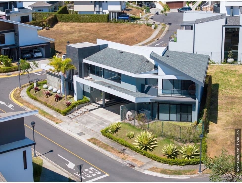 Casa en exclusivo residencial en heredia
