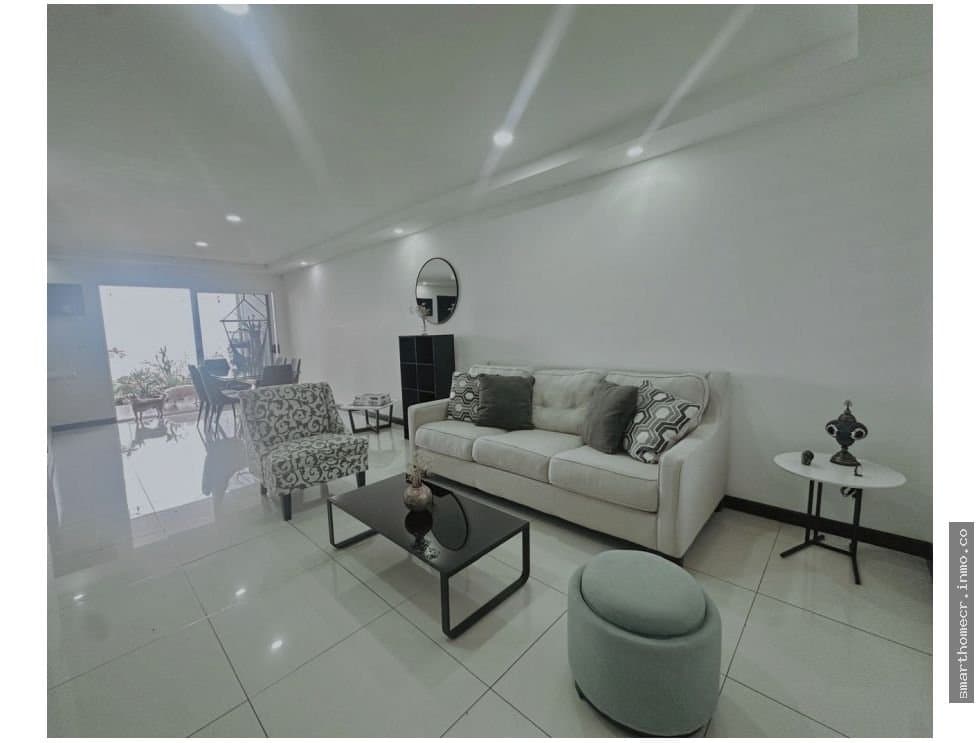 Venta de casa esquinera en condominio - santa ana centro