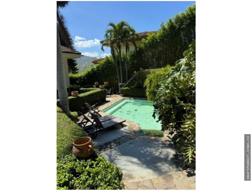 Casa en venta / alquiler en exclusivo condominio en santa ana