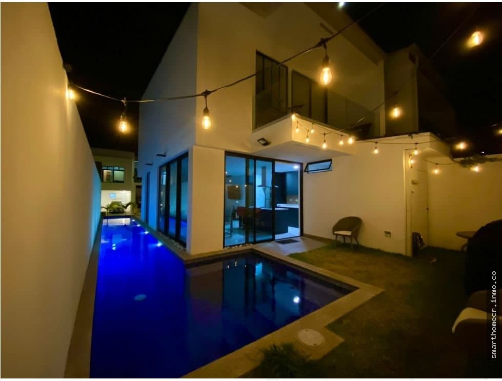 Se vende casa en condominio santa ana