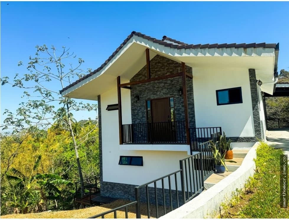 Venta de casa contemporánea en ciudad colón