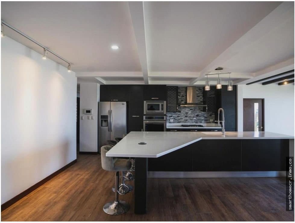 Venta-alquiler de casa moderna en piedades de santa ana
