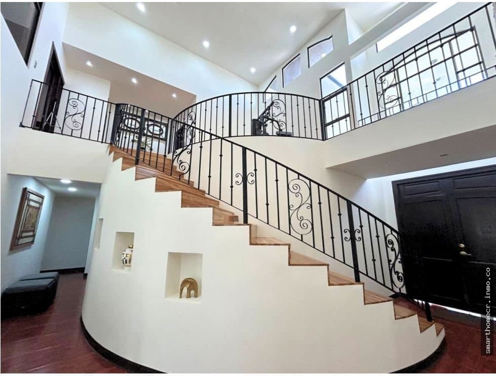 Venta y alquiler de casa en residencial piedades de santa ana