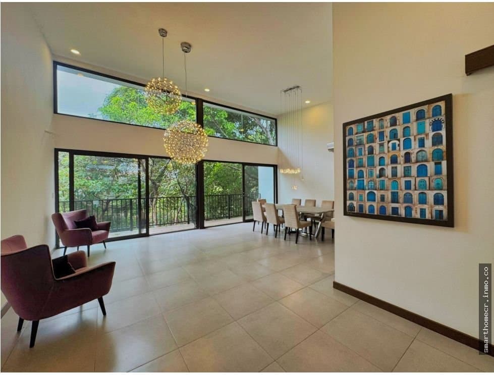 Casa moderna en condominio los laureles