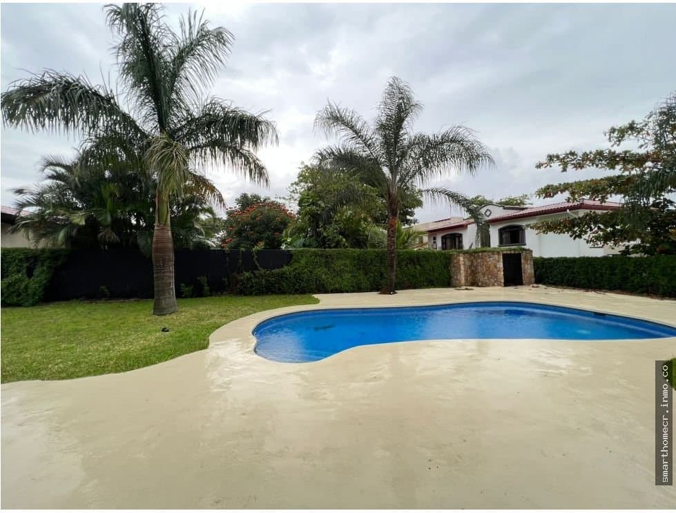 Santa Ana, Lujosa Casa en Condominio Privado