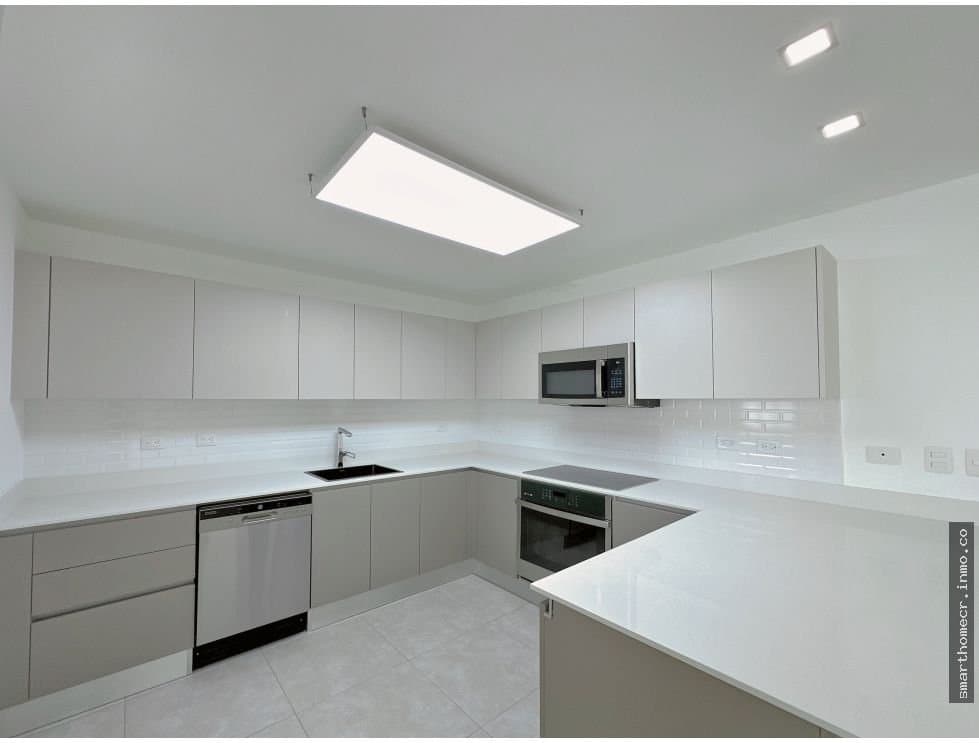 Alquiler de casa moderna en condominio - escazú