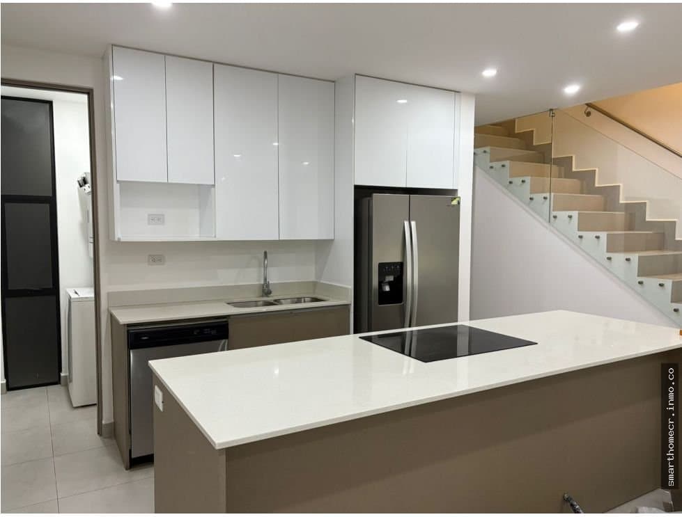 Se alquila casa en condominio en lindora
