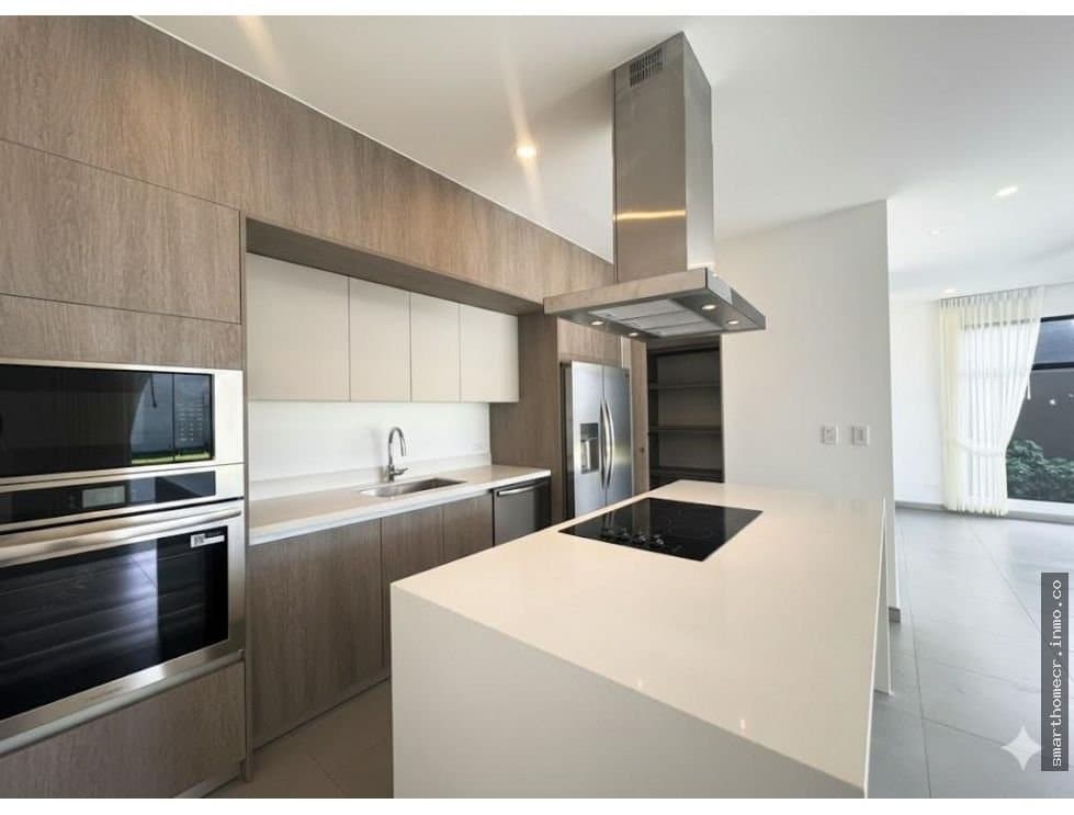 Alquiler de casa nueva en condominio santa ana lindora