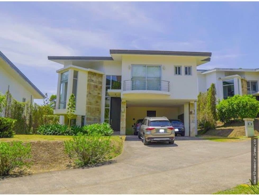 Alquiler y venta de casa en condominio en escazú