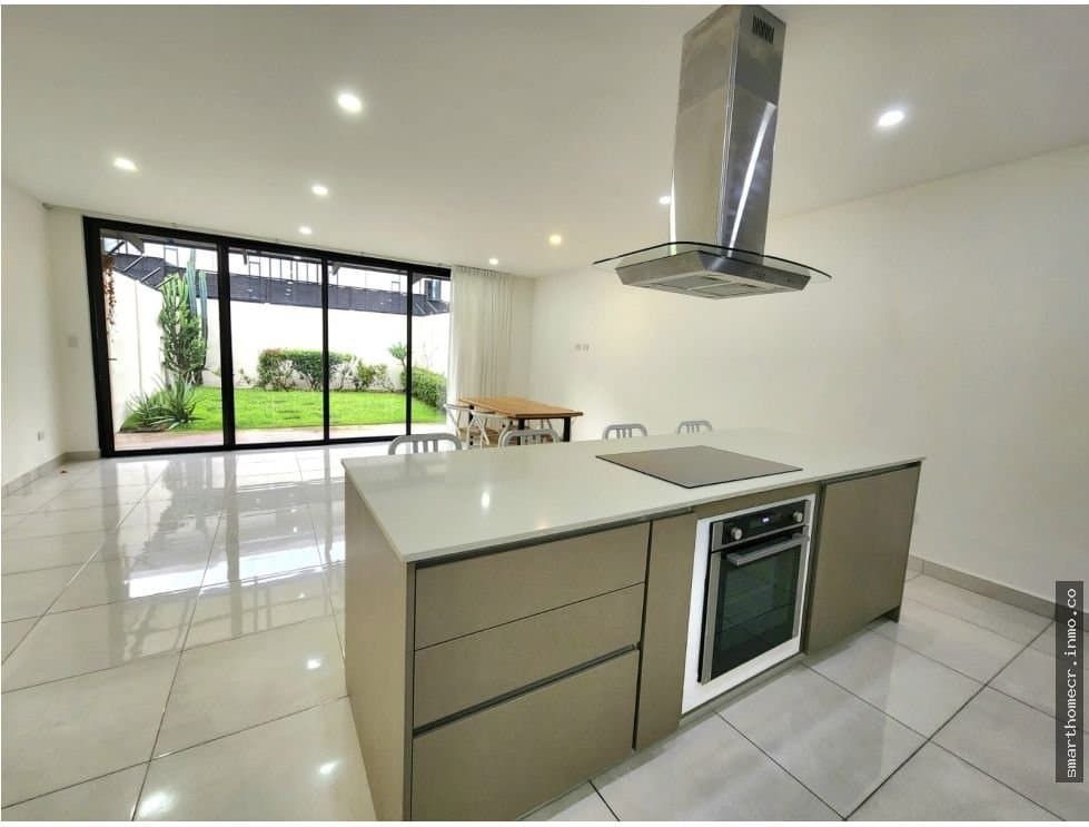 Alquiler y venta de casa en condominio en lindora, santa ana